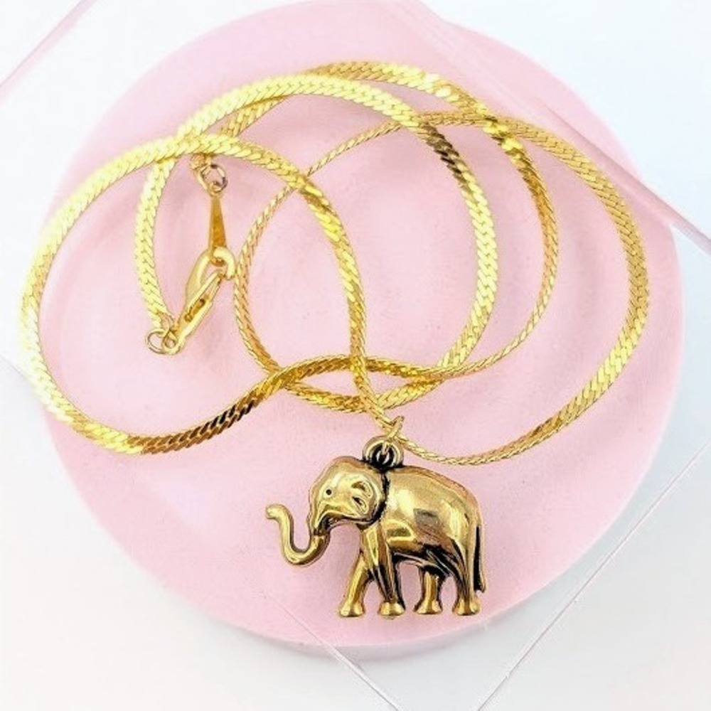Vintage‎ Korea Gold Tone Elephant Pendant Herringbone Chain Necklace